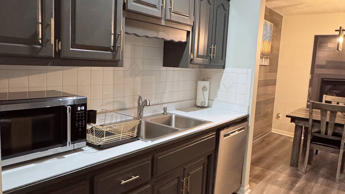 Lee's Summit Apartment | Charming 2-bedroom apartment in fabulous Lee's Summit Downtown