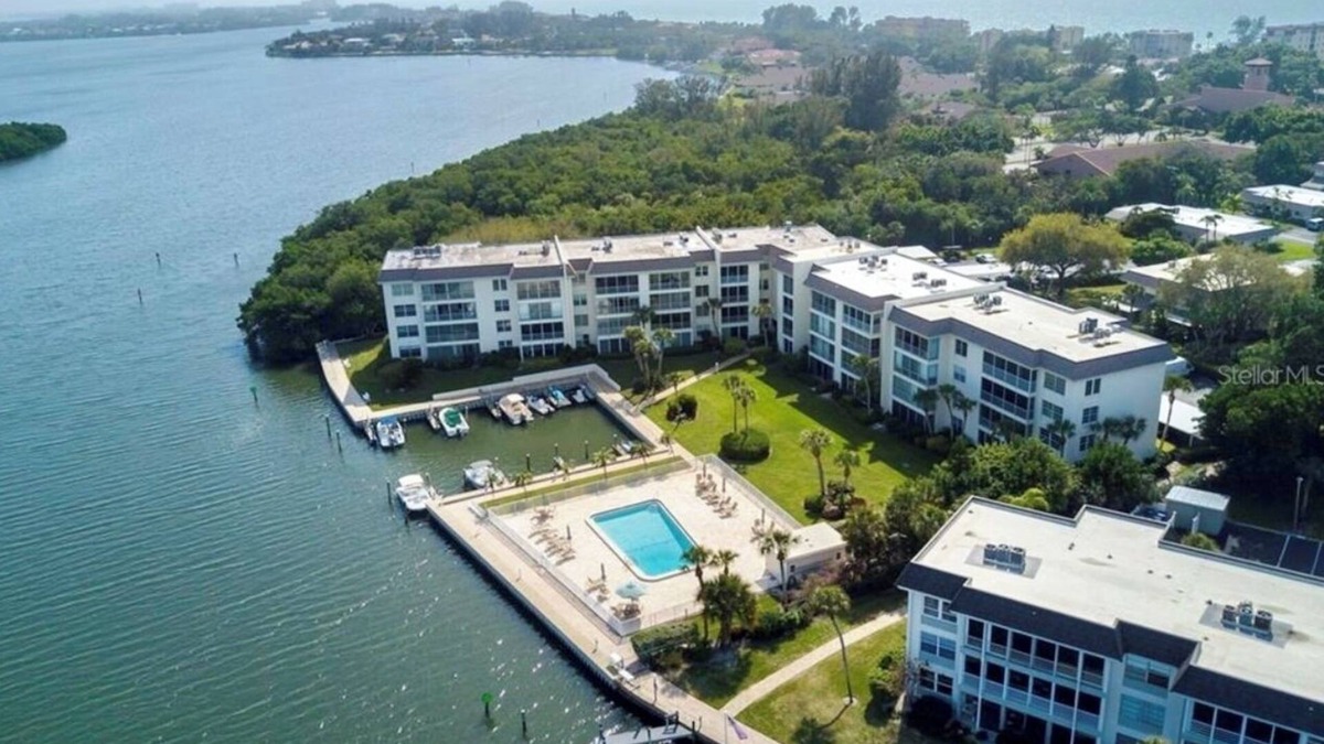 Longboat Key Condo | Charming 2-bedroom condo in marvelous Longboat Key with WiFi, AC.