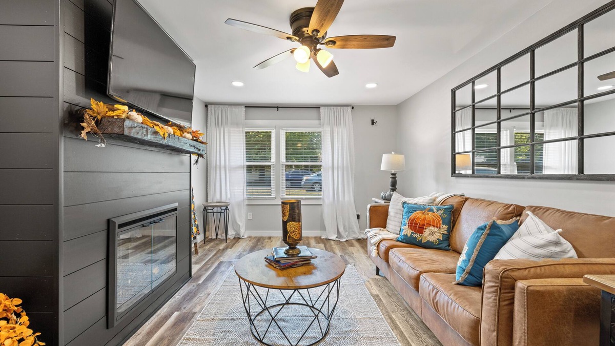 Madisonville House | Charming 2-bedroom house with Great kitchen space in Madisonville.