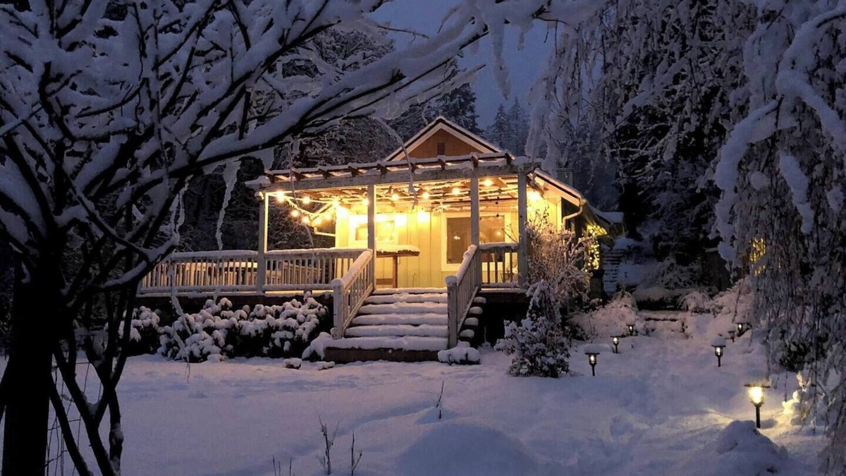 Hobart Cottage | Charming 2-Bedroom River Cottage With Cedar River Trail Access in Maple Valley