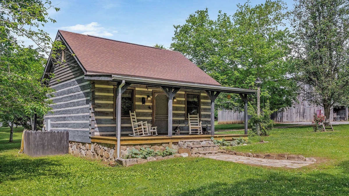 McMinnville Cabin | Charming 2 Bedroom Cabin in Nature with Antique Furnishings, Fire Pit, and More!