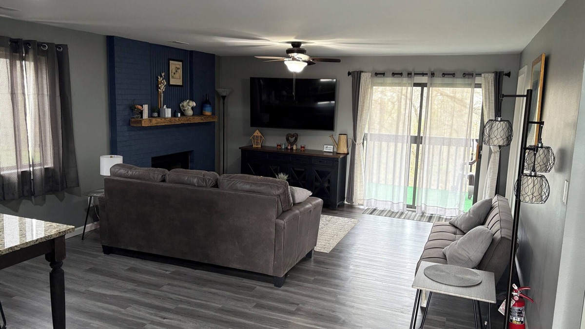 Monroe City Condo | Charming 2-bedroom 2-bath condo with WiFi in Monroe City by Mark Twain Lake