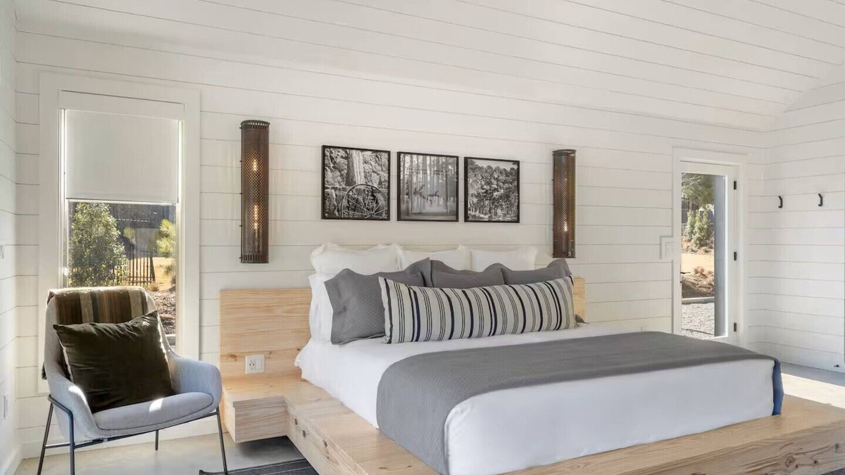 Dogwood Cabin | Charming 2-bedroom, lakeside cabin at Lake Cypress Springs in Mt. Vernon, TX