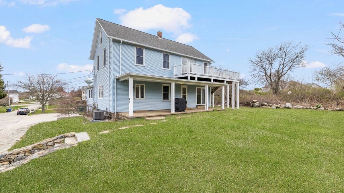 Point Judith House | Charming 2-bedroom in delightful Narragansett with WiFi, AC. Walk to beach!