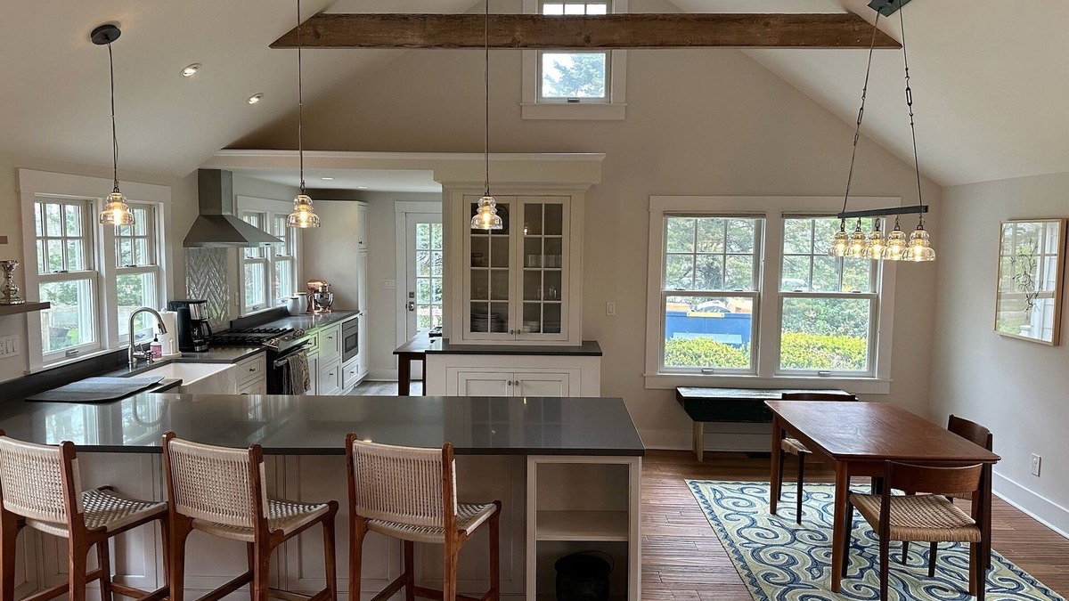 New Suffolk House | Charming 2 bedroom house in Quaint New Suffolk -short walk to New suffolk Beach