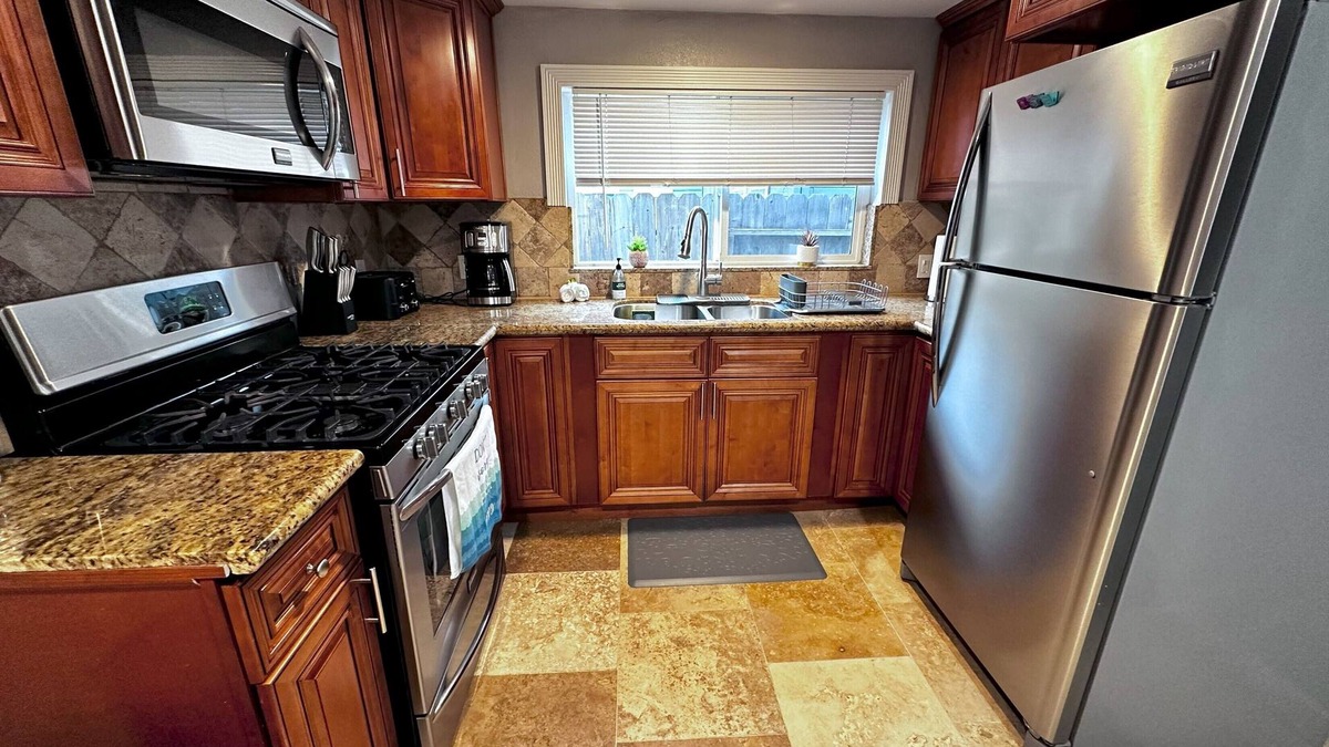 Port Hueneme Cottage | Charming 2-bedroom cottage in pleasant Port Hueneme with WiFi