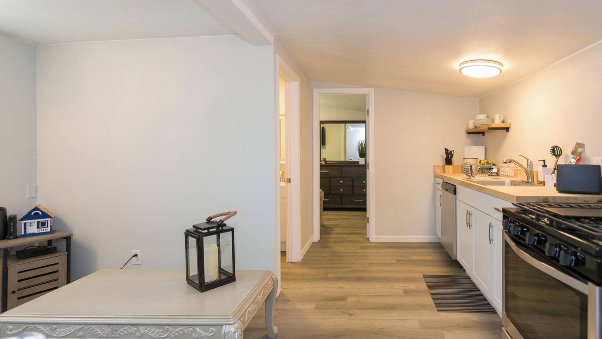 Porterville House | Charming 2-bedroom house with AC, WiFi in enchanting Porterville