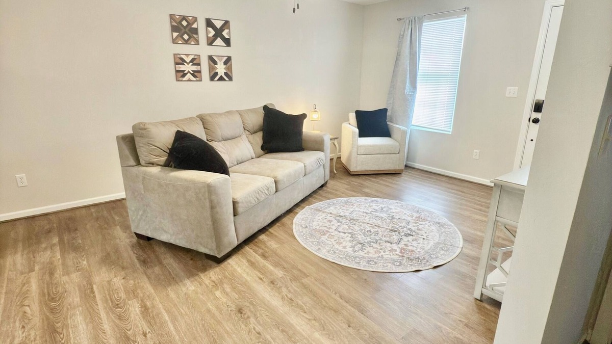 St. James House | Charming 2-bedroom, 2-bathroom house with WiFi, AC in brilliant Saint James