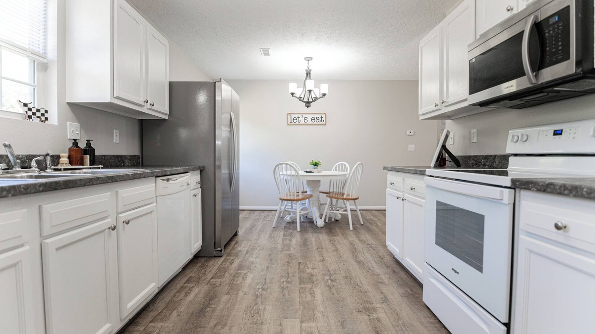 St. James House | Charming 2-bedroom, 2-bathroom house with AC and WiFi in Saint James