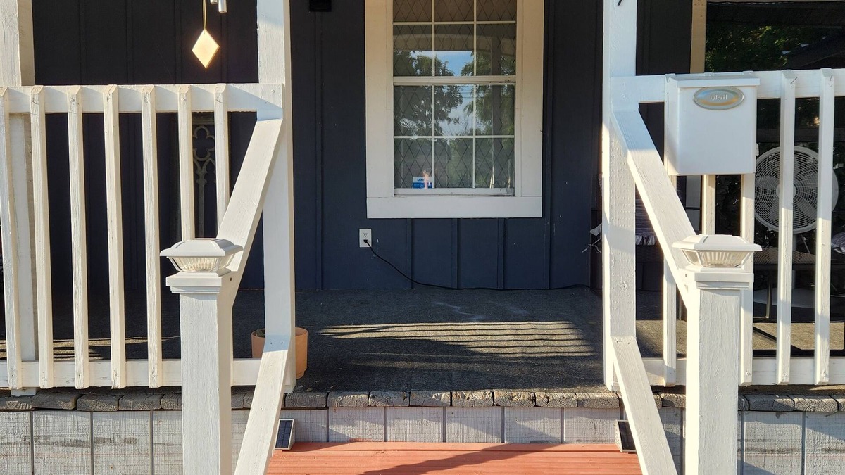 Denver Heights House | Charming 2-bedroom Craftsman bungalow in lovely San Antonio