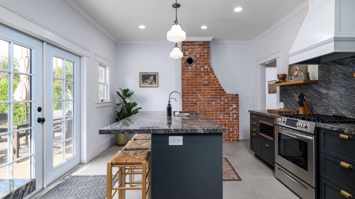 Santa Paula House | Charming 2-bedroom bungalow in Santa Paula with WiFi, AC