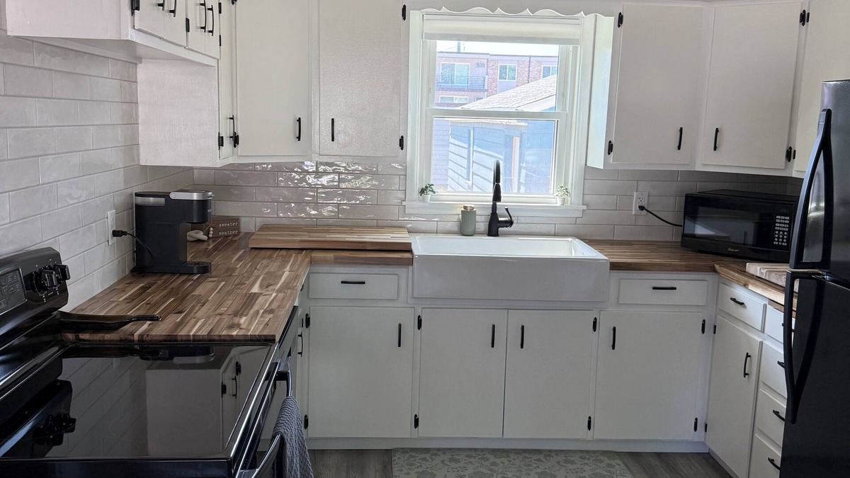 Sioux Falls House | Charming 2-bedroom one level house, close to Sherman Park, zoo and downtown!