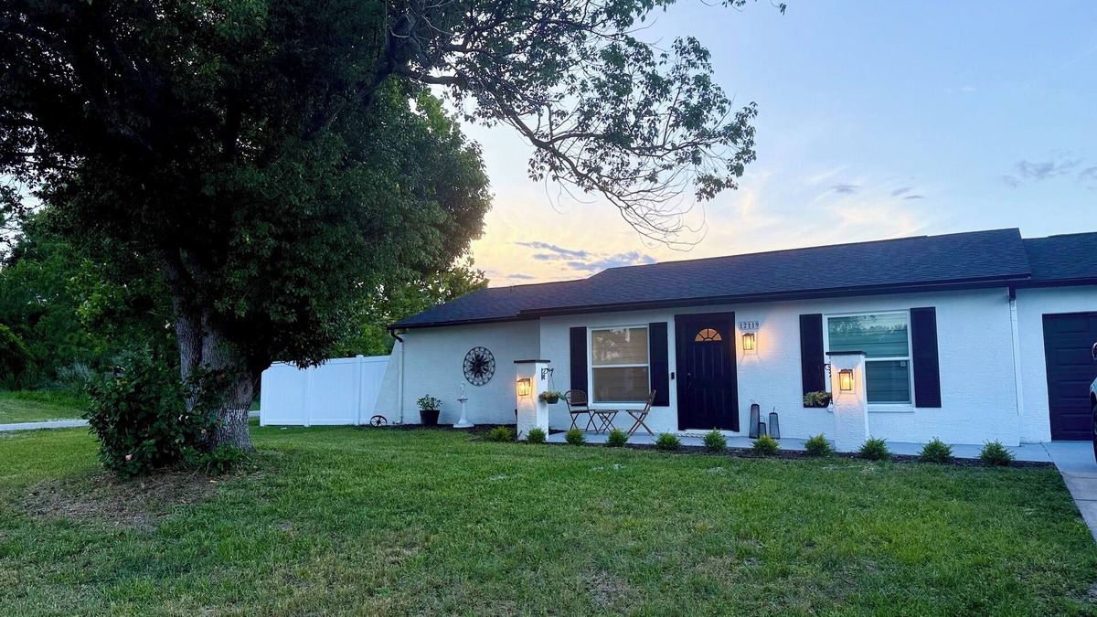 Spring Hill House | Charming 2-bedroom house with AC, WiFi in quaint Spring Hill