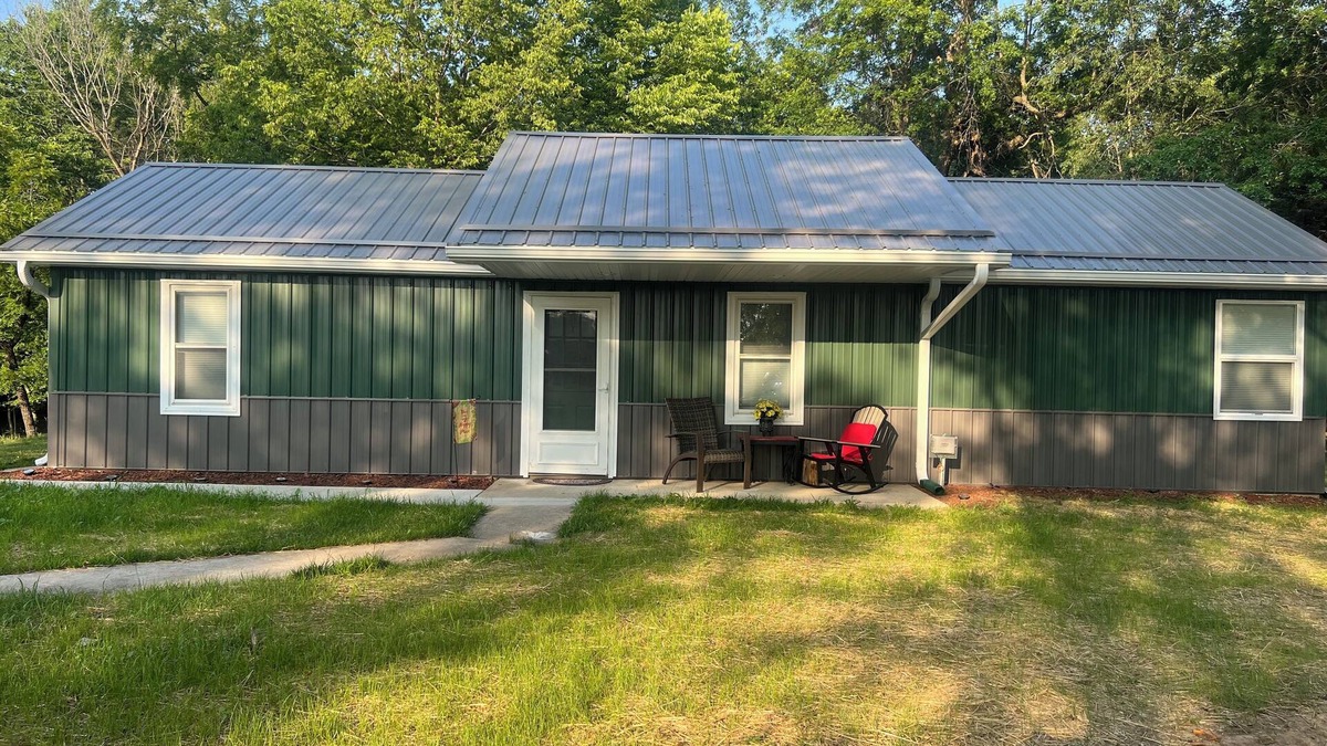 Florida House | Charming 2-bedroom house at Mark Twain Lake