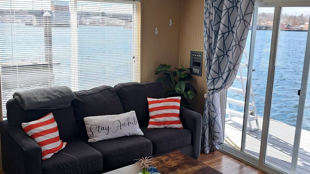 Sturgeon Bay Boat Rental | Charming 2-bedroom boat with AC, WiFi in lovely Sturgeon Bay Mary 1