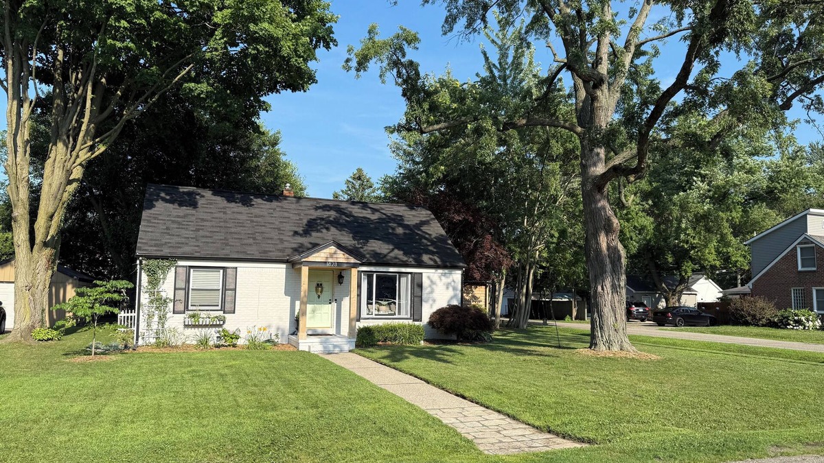Sylvan Lake House | Charming 2-bedroom house in beach community