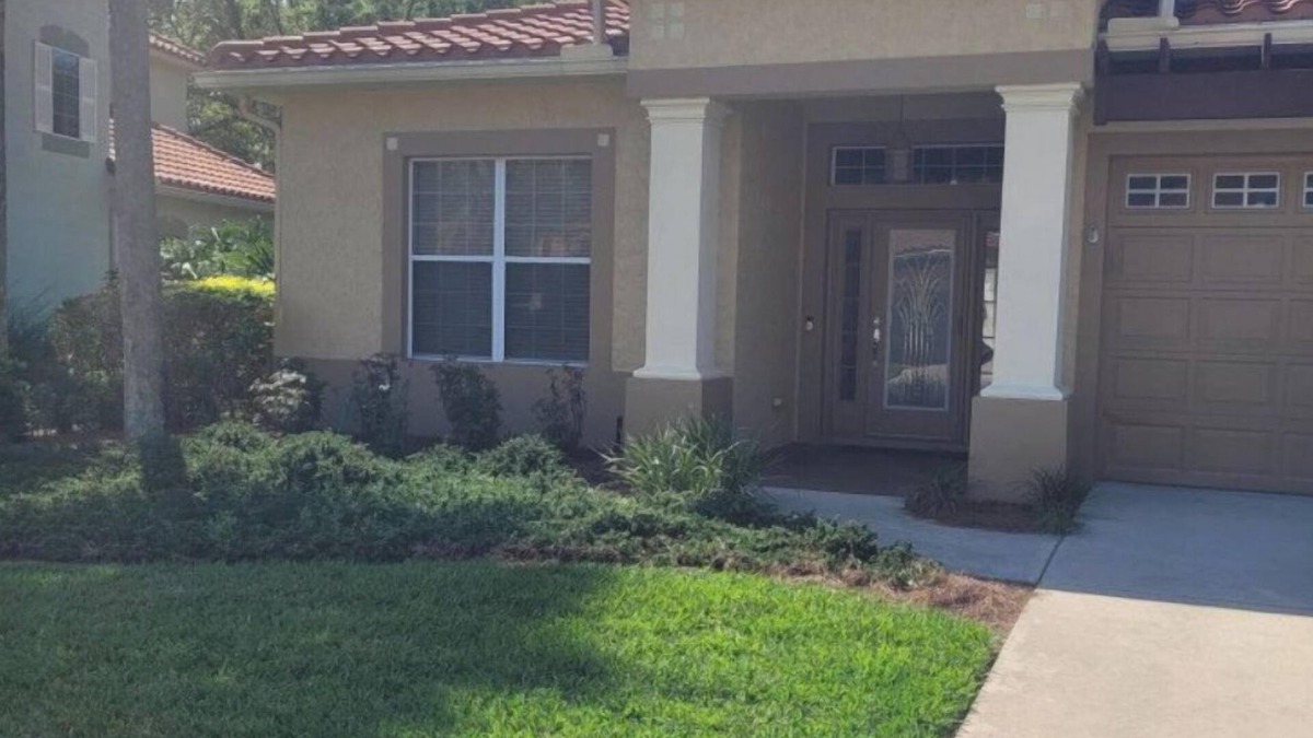 The Villages House | Charming 2-bedroom house with AC, WiFi in peaceful The Villages 2min walk to SQ.