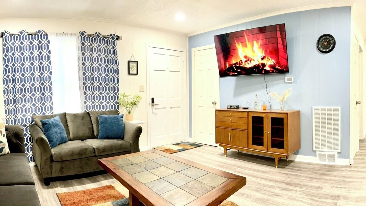 Thomasville Apartment | Charming 2-bedroom apartment in amazing Thomasville with AC, WiFi