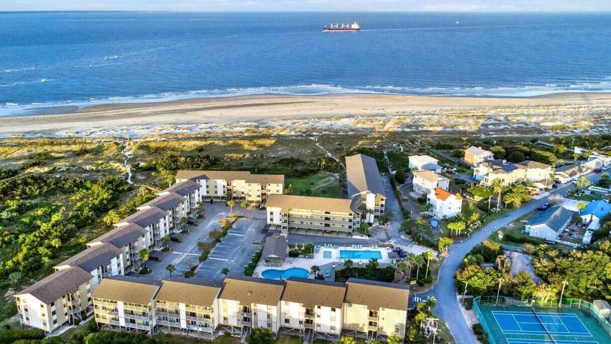 Tybee Island Condo | Charming 2-bedroom condo in lovely Tybee Island with Beach Access and Pool