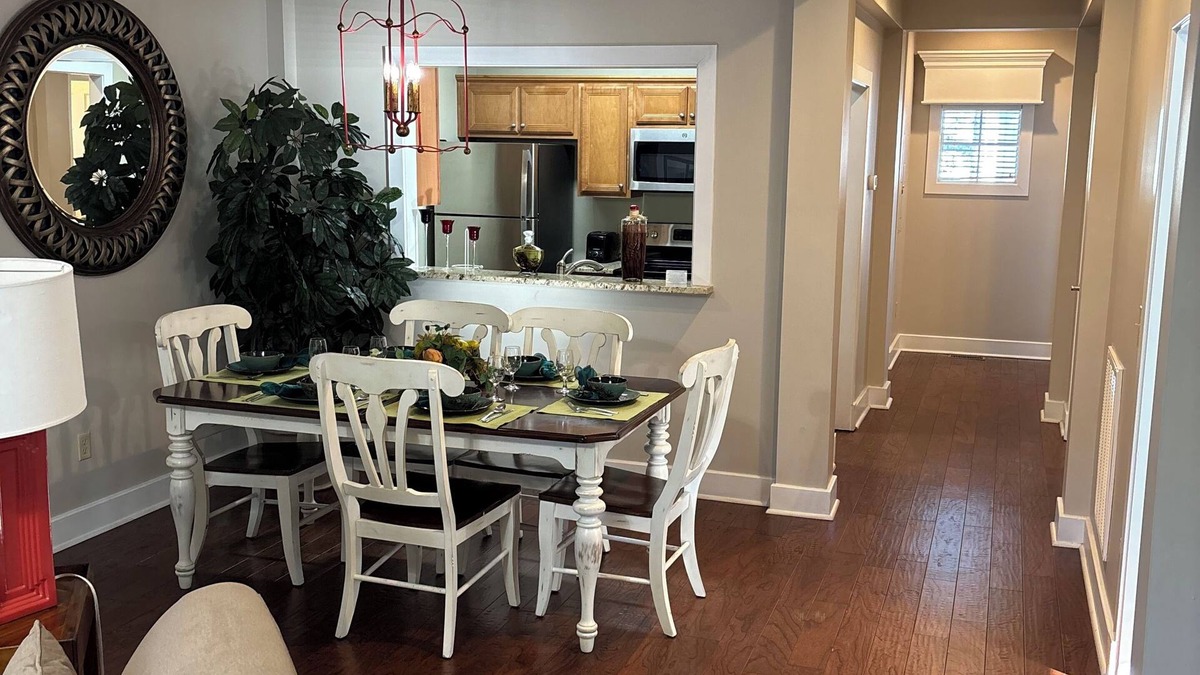 Lackey Condo | Charming 2-bedroom condo in delightful Williamsburg with fitness room, WiFi