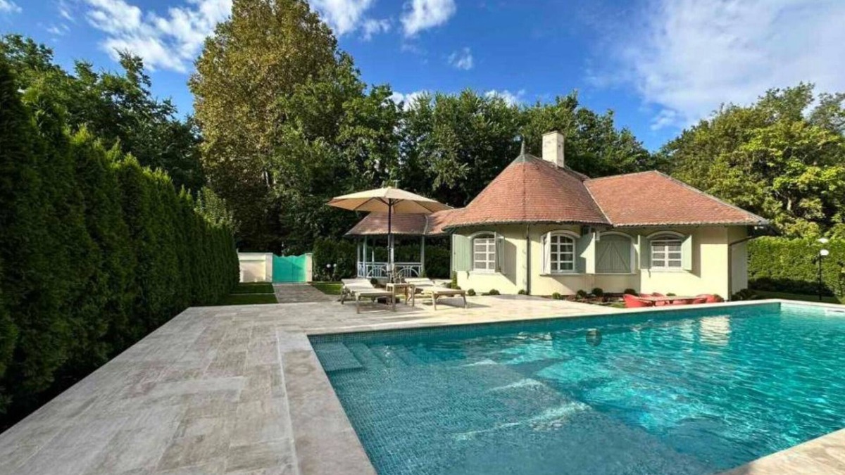 Palic Villa | Charming 2-bedroom villa in enchanting Palić with WiFi, AC