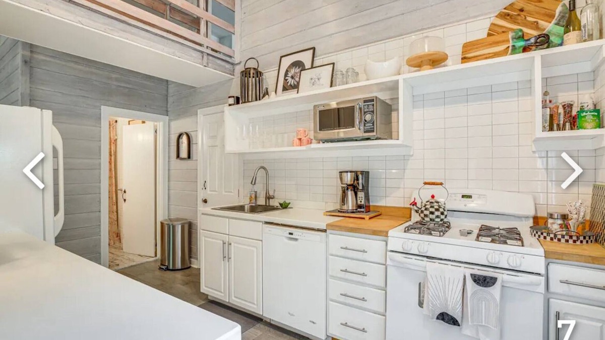 Holmes Villa | Charming 2-bedroom villa in serene Holmes with AC, WiFi