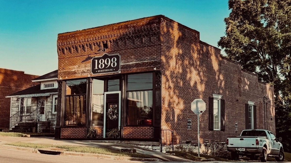 Jonesboro House | Charming 2-bedroom with AC, WiFi in lovely Jonesboro