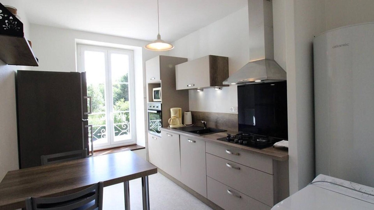 Saint-Gerons Cottage | Charming 2-BR Cottage near Lake with Wi-Fi, BBQ, Pet-Friendly