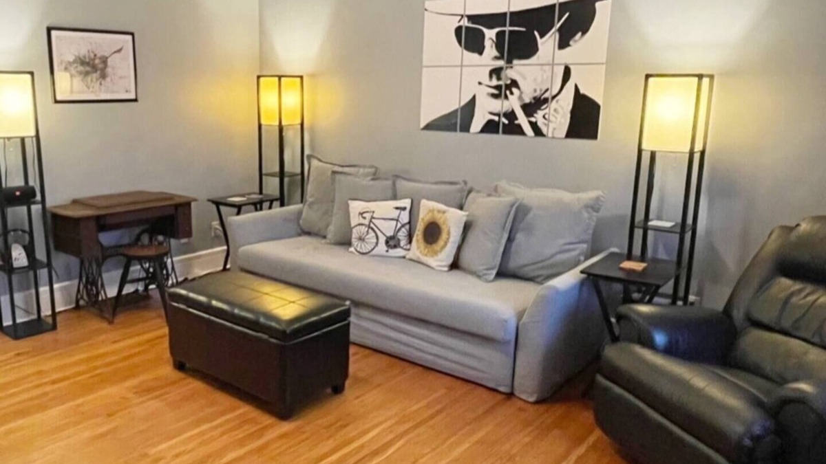 Schnitzelburg House | Charming 2 BR home by Emerson Park & Gardens - UL, Downtown, Shopping and Eats