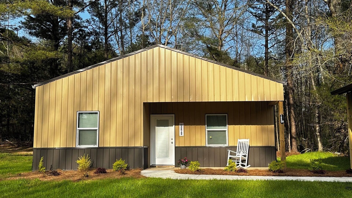 Meridian House | Charming 2-BR house in country setting; close to Meridian. Pet friendly/AC/WiFi