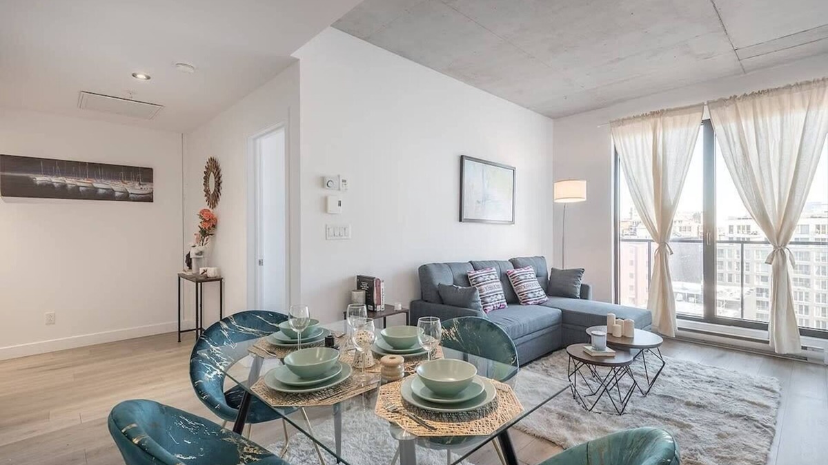 International District Apartment | Charming 2 BR - Indoor Parking