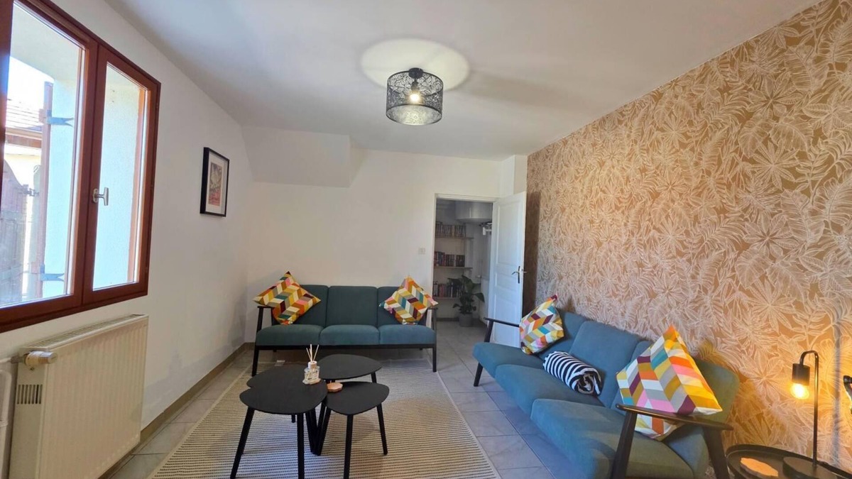 Chambon-sur-Voueize House | Charming 2-bedroom house in beautiful Chambon-sur-Voueize with Fibre