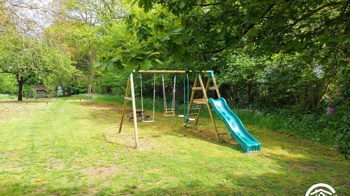 Montenay Cottage | Charming 2-Person Cottage with Garden & Shared Amenities in Montenay
