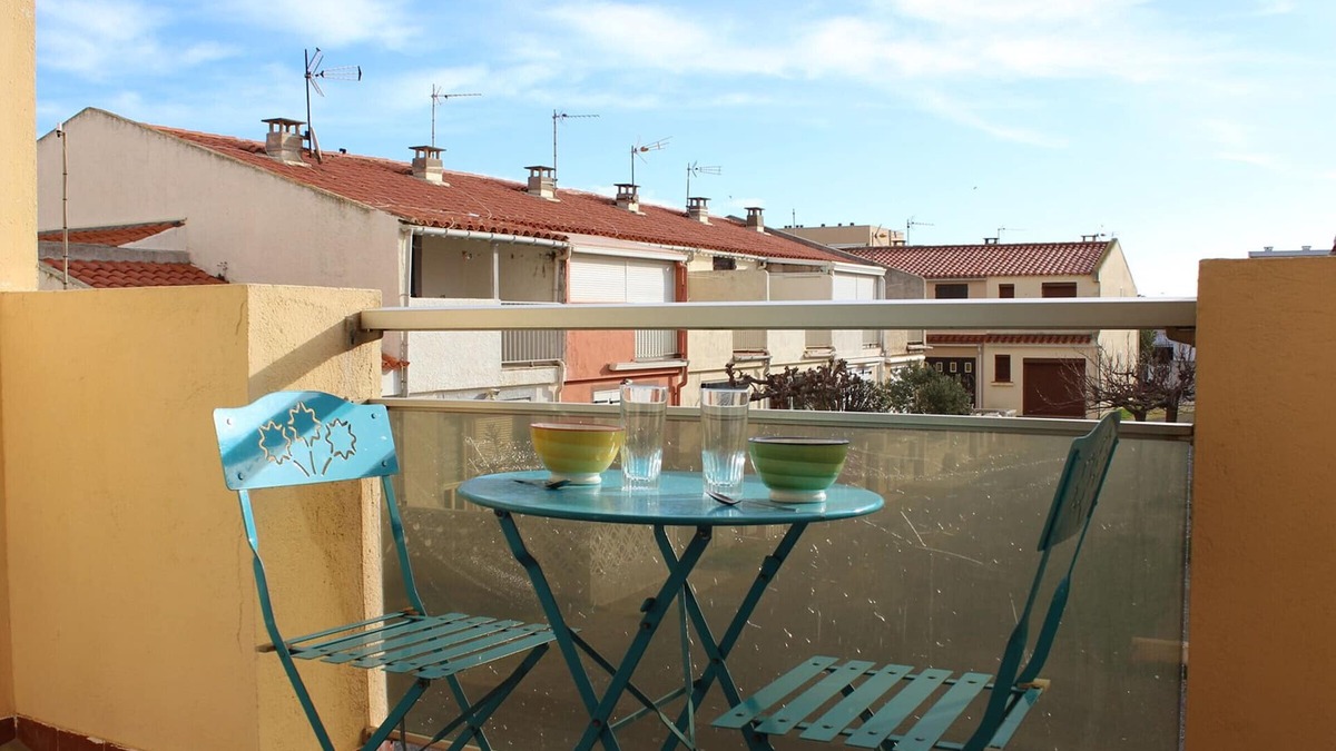 Port-la-Nouvelle Apartment | Charming 2-Room Apartment, 250m from Beach, Sunny Balconies, Private Parking