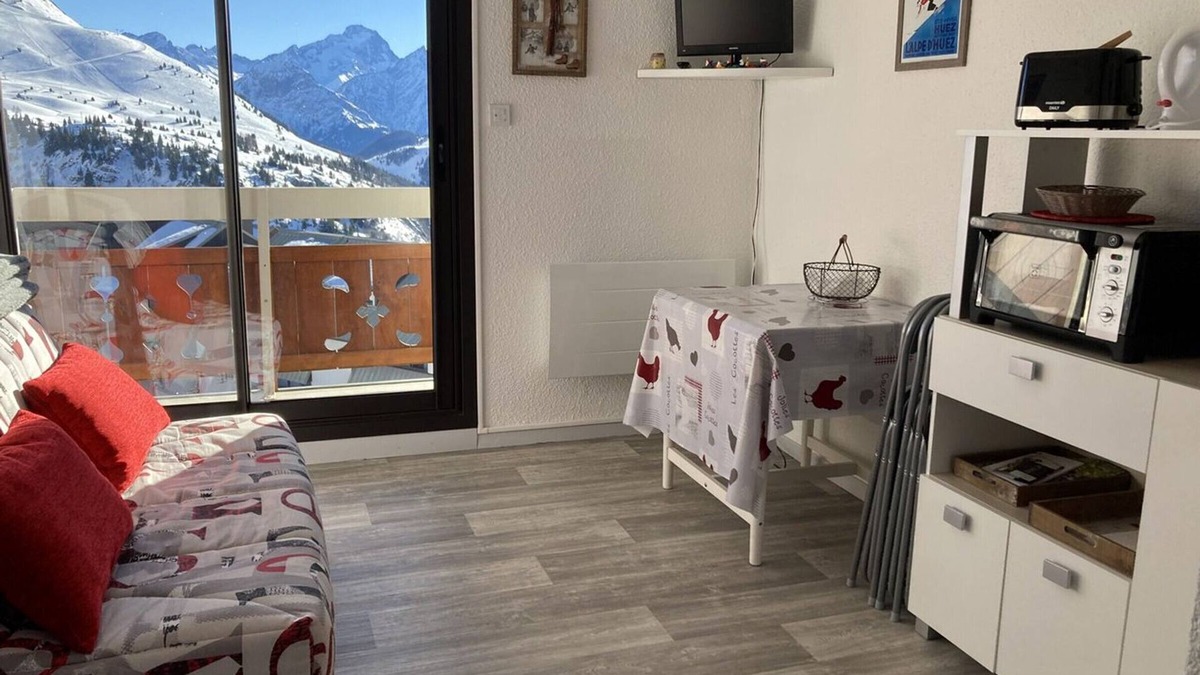 Eclose-Est Apartment | Charming 2-room apt in Alpe d'Huez, 4 people, south-facing balcony, ski locker