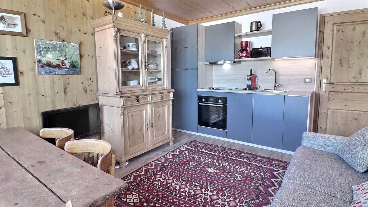 Meribel-Mottaret Apartment | Charming 2-Room Cabin Ski-In/Ski-Out, Near Shops, Sleeps 6