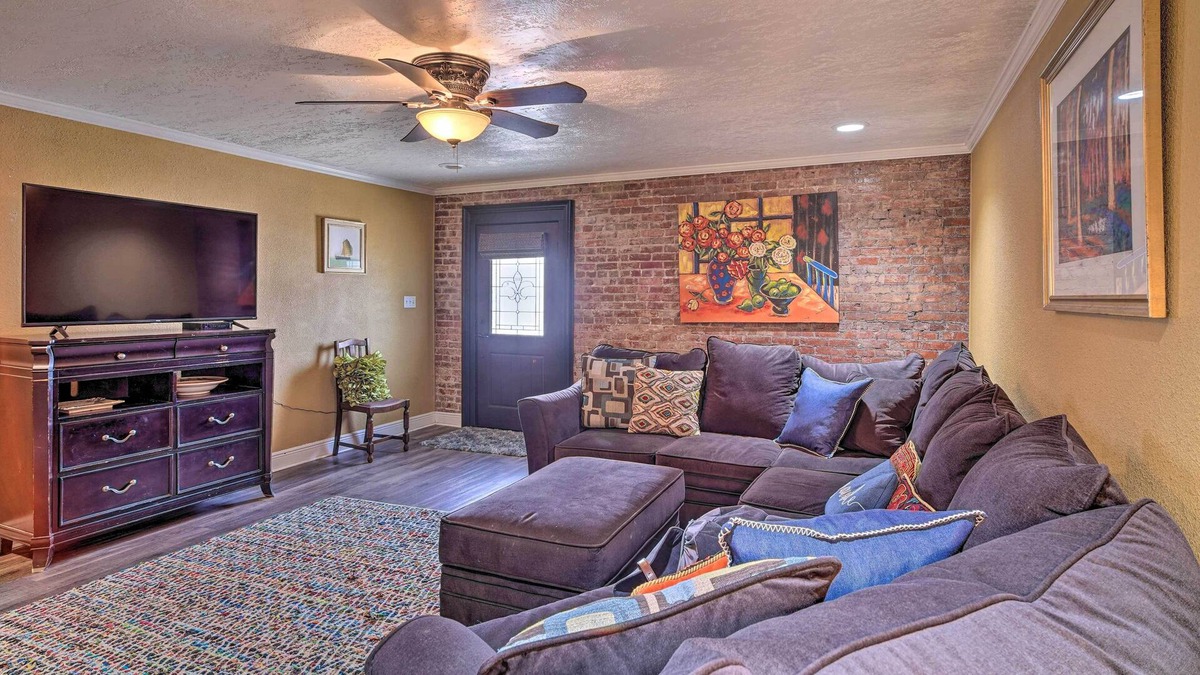 Welsh Apartment | Charming 2-Story Apt - 26 Mi to Lake Charles!
