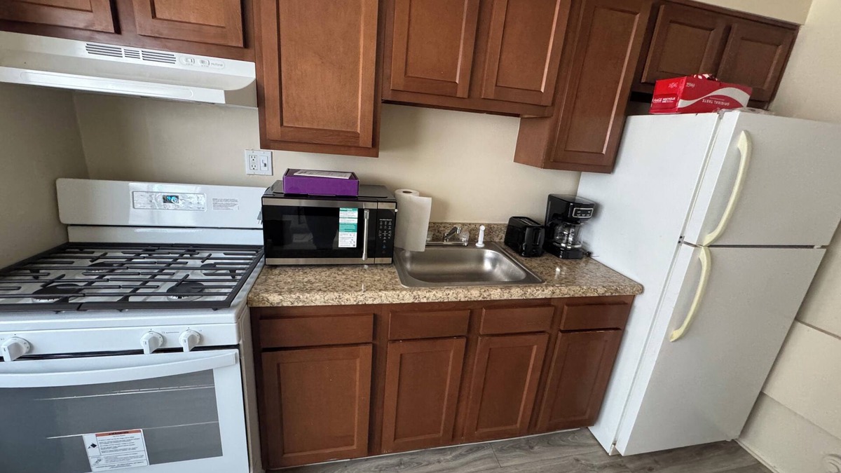 Halethorpe House | Charming 2-bedroom townhome with AC, WiFi in lovely Baltimore Highlands