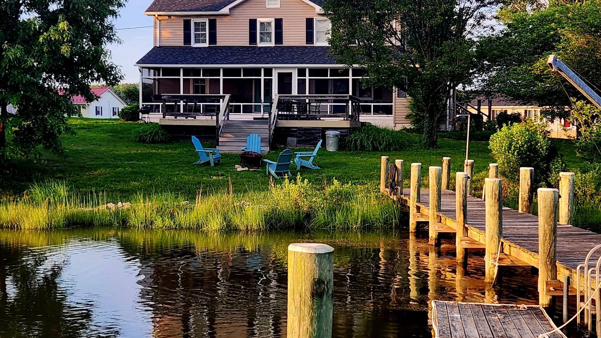 Avenue Other | Charming 200-year-old Waterfront Farmhouse 1.5 Hours from DC
