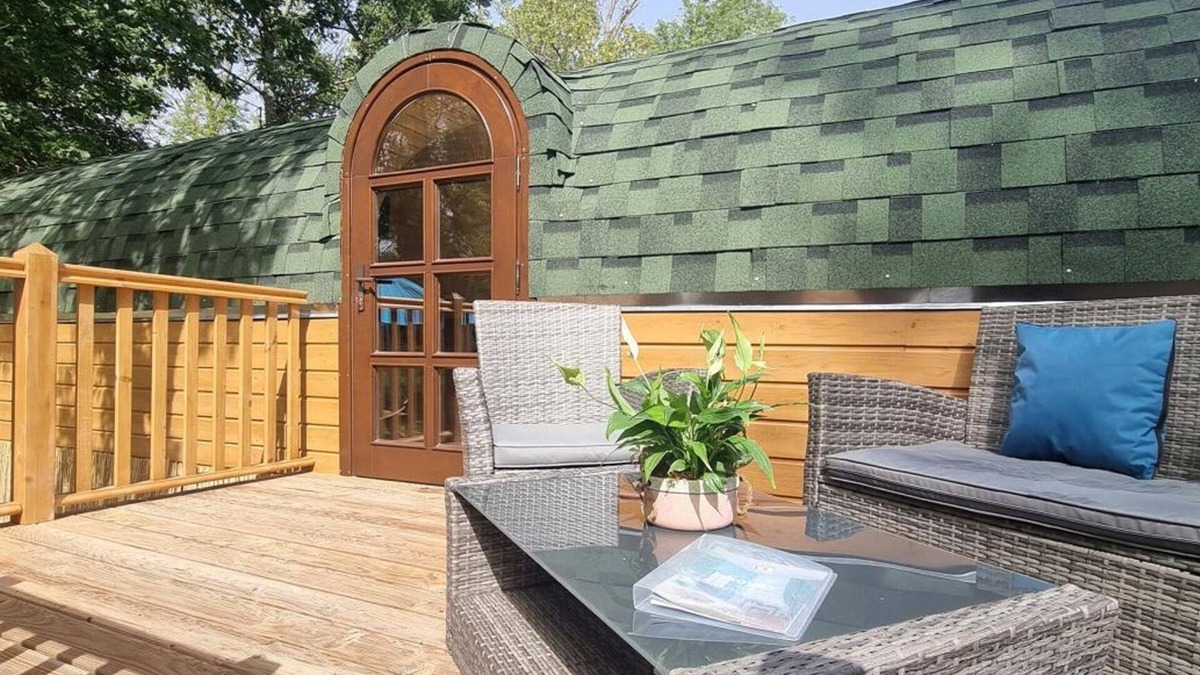 Mornand-en-Forez Cottage | Charming 27m² Barrel: Heated Pool, Mini-Farm, Modern Amenities, Scenic 6-Hectare Property