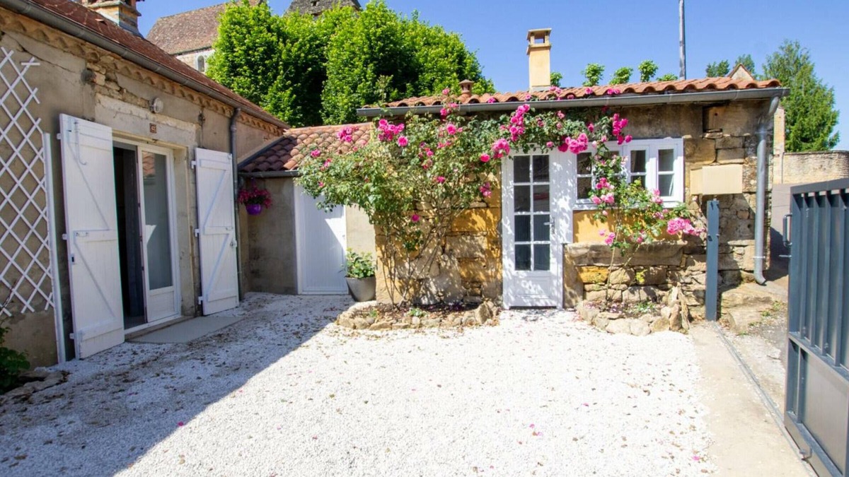Calviac-en-Perigord Cottage | Charming 2BR Cottage in Dordogne Village with Modern Amenities and Private Courtyard