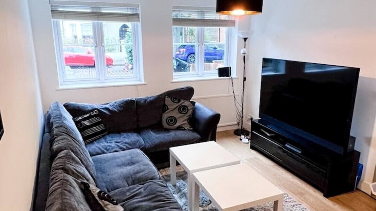 Twickenham Riverside House | Charming 2BD in Twickenham Large Private Garden
