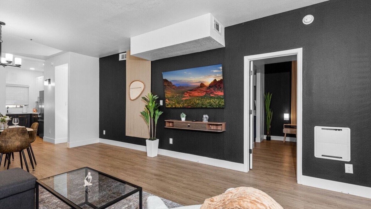 North Scottsdale Apartment | Charming 2BD: Pickleball Ct, Heated Pool & Gym