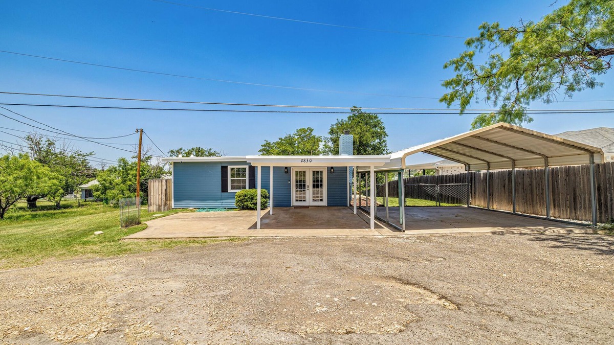 San Angelo House | Charming 2bdr/2bath lake house with AC in San Angelo