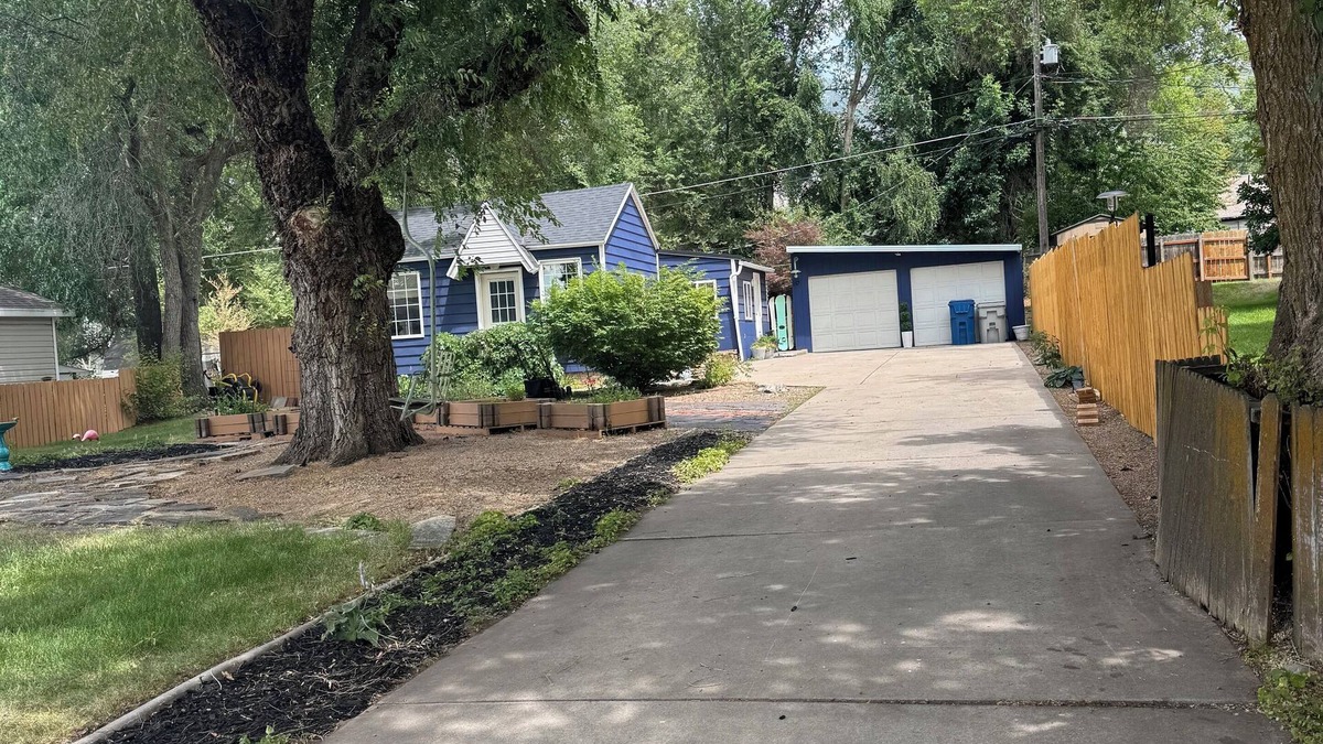 South Ogden House | Charming 2bdrm set back from the road, offering your own private city retreat.