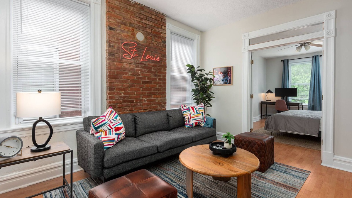Tower Grove South Apartment | Charming 2BR + 1BA Gem in Tower Grove Park beautiful location w/high speed WiFi