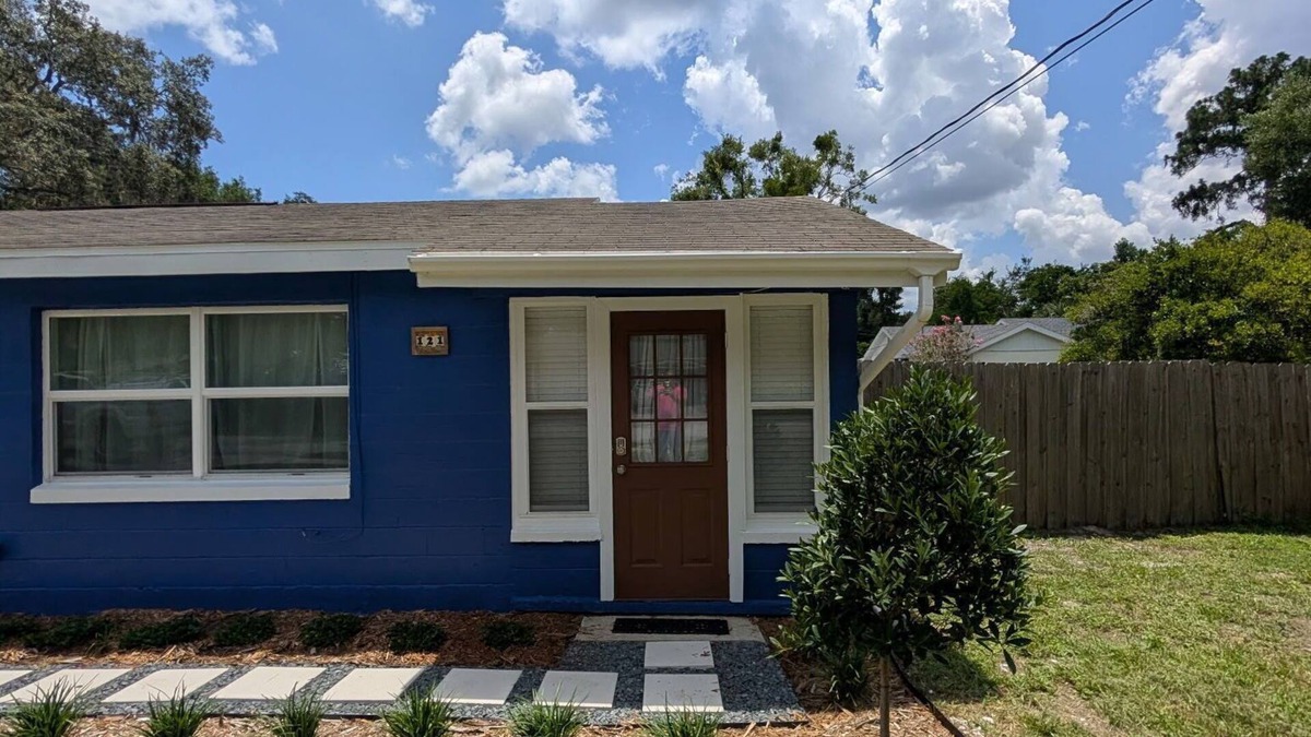 Plantation Estates House | Charming 2BR/1BA retreat in peaceful DeBary, FL. Centrally located!
