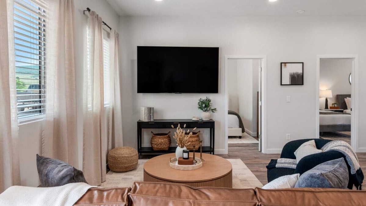 St. Charles Apartment | Charming 2BR/1BA near Bear Lake