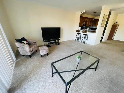Elkins Park Apartment | Charming 2br 2b In Elkins Park, Parking, Pool