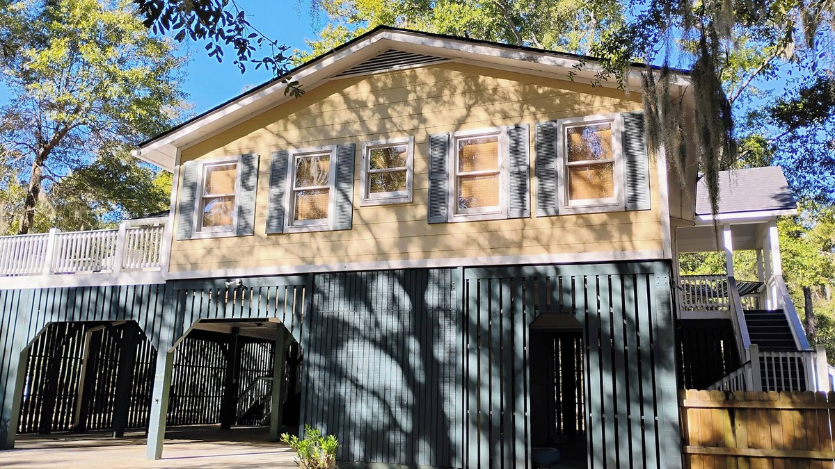 Edisto Island House | Charming 2BR/2BA home in quiet, wooded area of Edisto, 4 mi. to beach